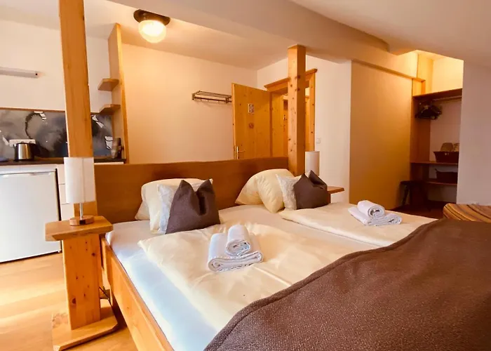 Hallberg Guest house *