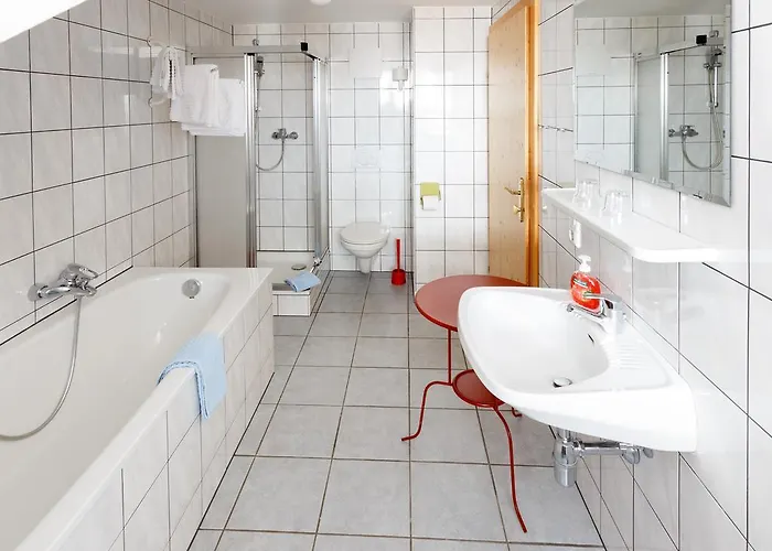 哈尔贝格公寓 *